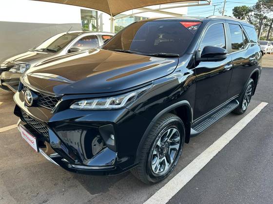 TOYOTA HILUX SW4 2.8 D-4D TURBO DIESEL DIAMOND 7L 4X4 AUTOMÁTICO